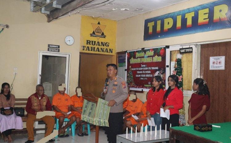 Polres Alor Ibadah Natal Bersama Tahanan