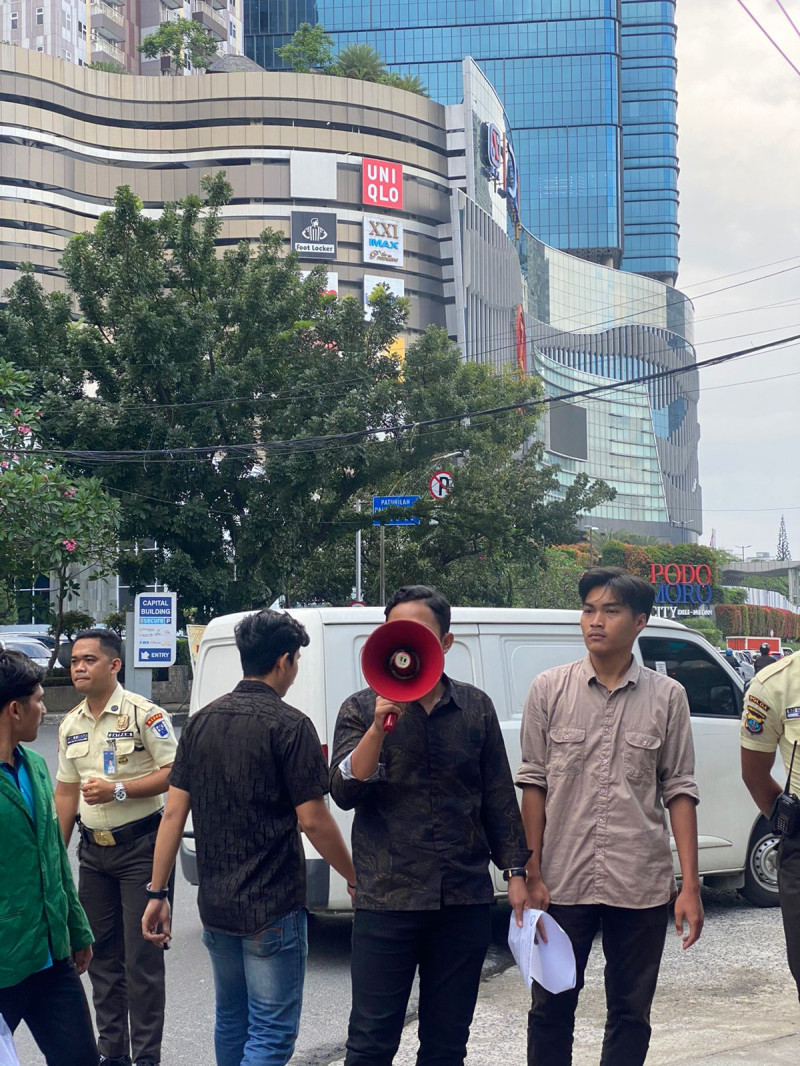 Aksi Unjuk Rasa BEM UMN Al-Washliyah di Kanwil BRI Medan Diwarnai Keributan dengan Satpam