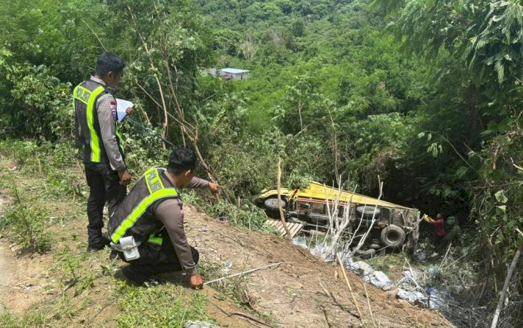 Truk Muatan Semen di Manggarai Barat Jatuh ke Jurang, Satu Warga Meninggal Dunia dan Tiga Luka-luka