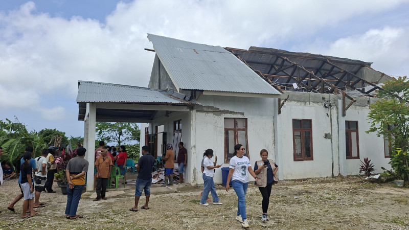 Gereja Yegar Sahaduta Belo Rusak Parah Diterjang Angin, Ibadah Minggu Bakal Digelar Dibawah Tenda