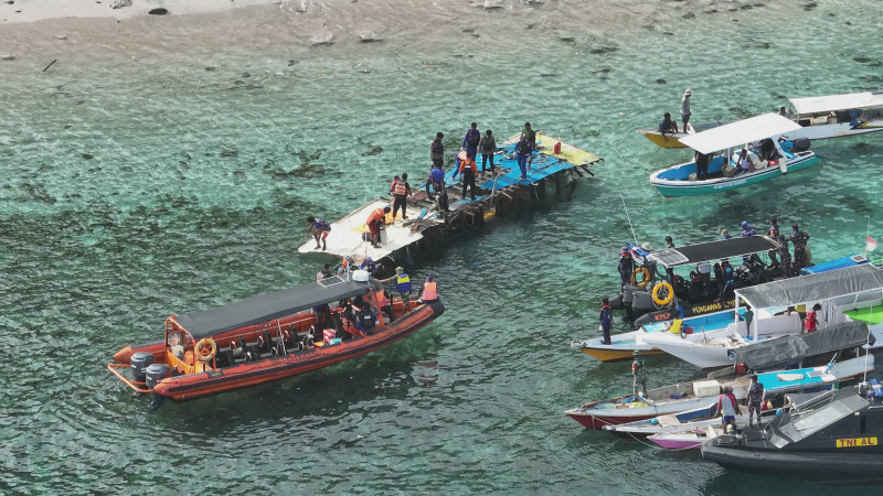 Nelayan Temukan Bangkai Kapal KM Putri Sakinah
