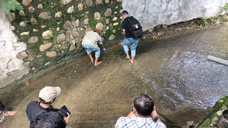 Janin Ditemukan Warga Dalam Sungai