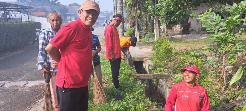 Cegah Banjir, Lurah Sri Padang Bersama Warga Gelar Gotong Royong di Lingkungan 5 Tebing Tinggi