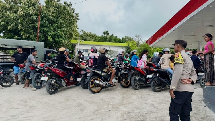 Kapal Pengangkut BBM Singgahi Rote Ndao, Polisi Awasi Ketat Distribusi BBM