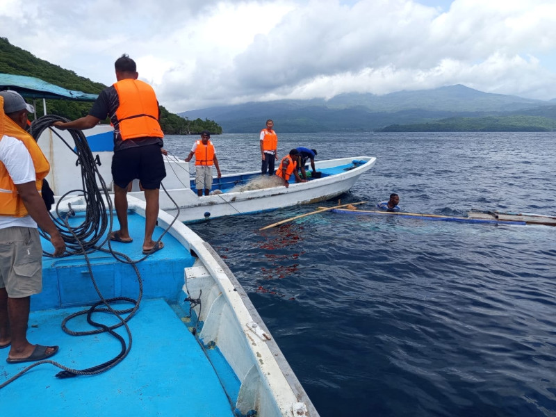 Kapal Nelayan di Flores Timur Tenggelam Diterjang Gelombang Tinggi