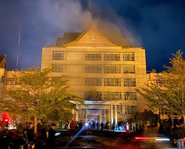 Kantor Bupati Indragiri Hilir Terbakar, Api Diduga Berasal dari Ruang Kesra