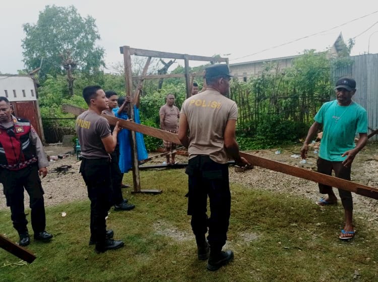 Sejumlah Rumah di Kota Kupang Rusak Diterjang Angin Kencang
