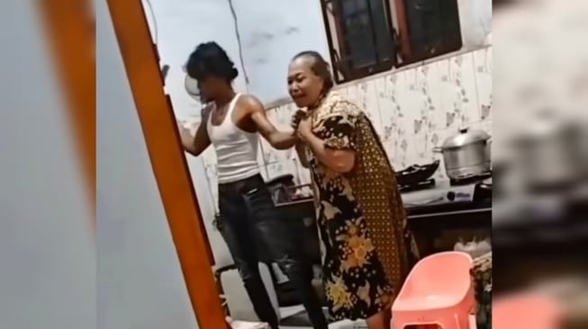 Viral Pria Bersenjata Tajam Sandera Wanita Renta di Labuhanbatu Selatan, Pelaku Berhasil Ditangkap Polisi