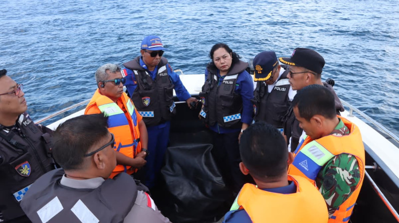 Hari Terakhir Pencarian Korban Kapal Tenggelam, TIM SAR Gabungan Gelar Doa Bersama di Lokasi Kecelakaan Laut