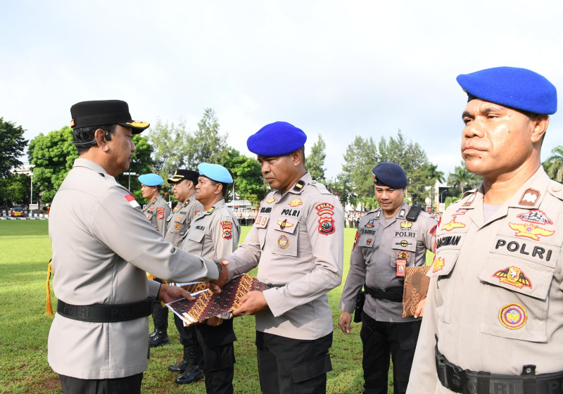 32 Anggota Polda NTT Dapat Penghargaan Kapolda NTT