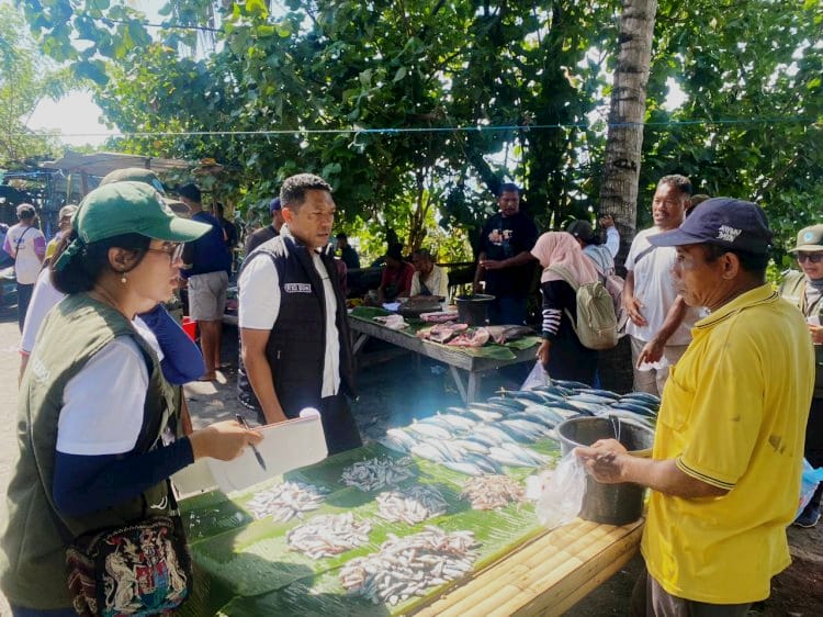 Jaga Ketersediaan Pangan Jelang Hari Raya, Polres Nagekeo dan Instansi Gelar Operasi Pasar