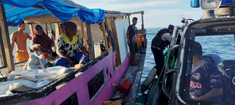 Satpolairud Polres Alor Selamatkan KM Atambua Jaya yang Rusak Mesin di Perairan Pantar