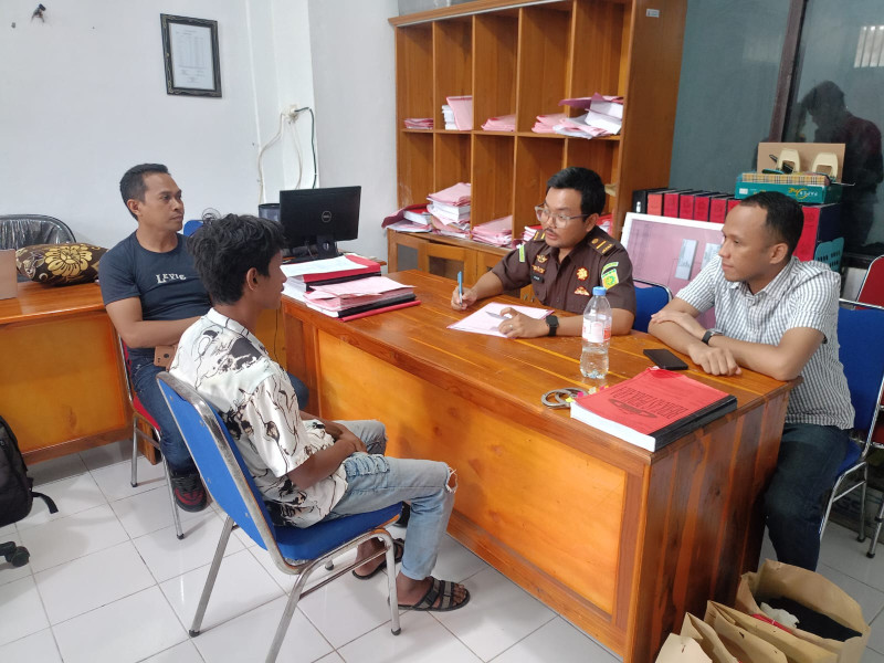 Tersangka dan Barang Bukti Kasus Kekerasan Seksual Diserahkan Polres Rote Ndao ke Kejaksaan