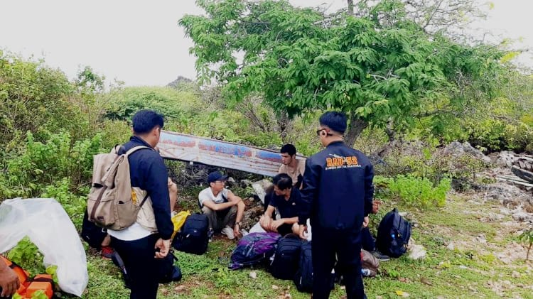 Tujuh WNA Asal China Dan Uzbekistan Diamankan di Rote Ndao, Empat WNI Pengantar Kabur