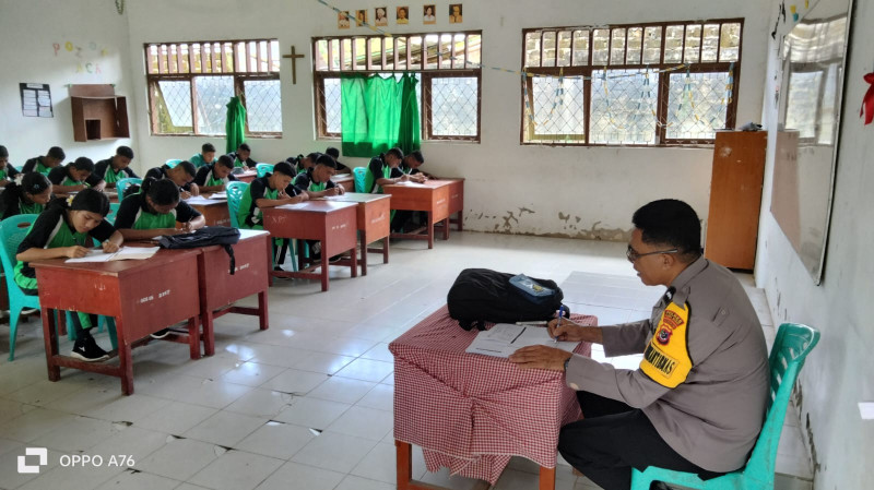 Peran Ganda Aipda Bernadus, Polisi Sekaligus Pendidik Generasi Muda