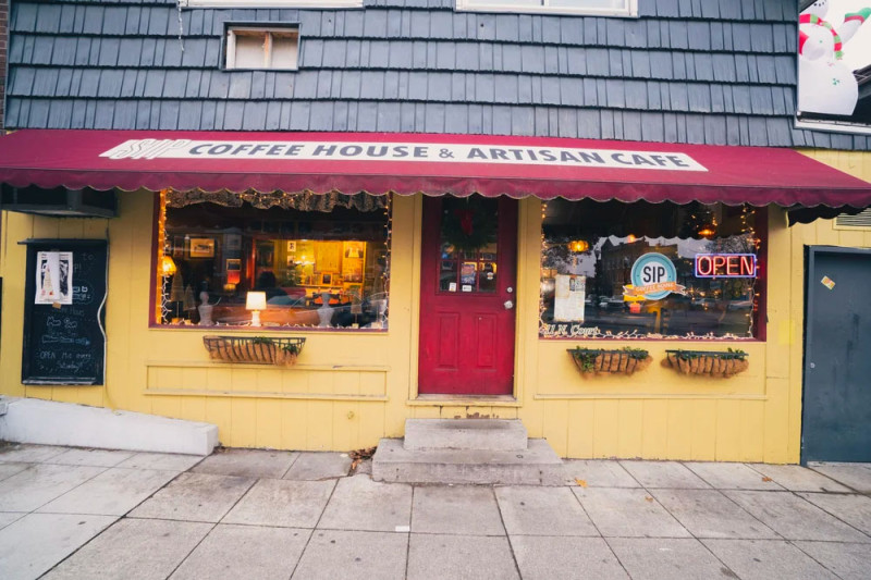 5 Rekomendasi Tempat Nongkrong di Kota Medan Update Februari 2026, Dari Yang Bergaya Eropa hingga Indonesia Timur