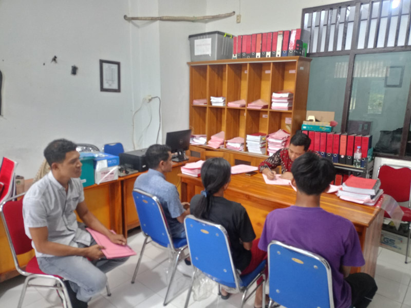 Polsek Rote Barat Daya Limpahkan Tersangka Kekerasan Pada Anak ke Kejaksaan