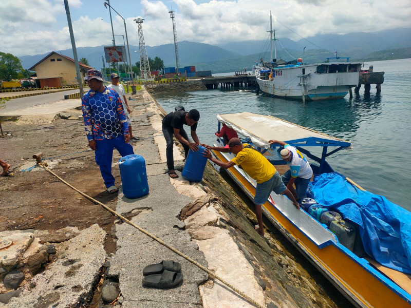 Perahu Pengangkut BBM Tanpa Dokumen Diamankan Polisi