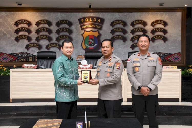 Serahkan Hasil Evaluasi dan Rekomendasi Pemeriksaan, BPK RI Harap Polda NTT Pertahankan Opini WTP