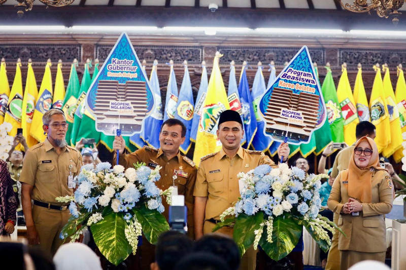 Satu Tahun Kepemimpinan Luthfi-Yasin: Diuji Bencana, Didorong Investasi, Kemiskinan Turun