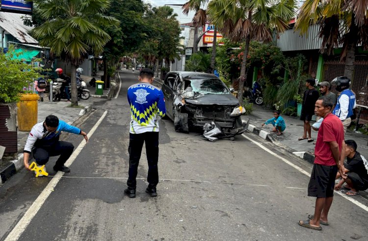 Pengemudi Mabuk Miras, Mobil Toyota Innova Tabrak Truk Sampah di Manggarai Barat