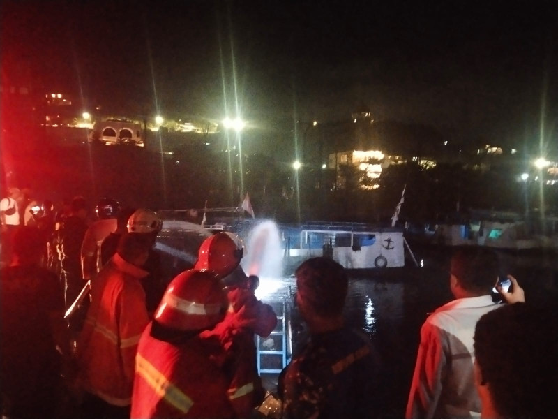 Empat Kapal Wisata di Labuan Bajo Terbakar