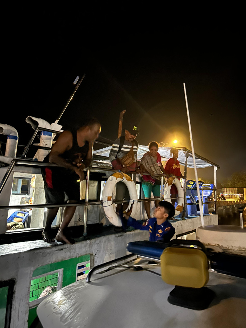 Mesin Kapal Rusak dan Sempat Hanyut Saat Berlayar, 10 Warga Alor Dievakuasi Selamat