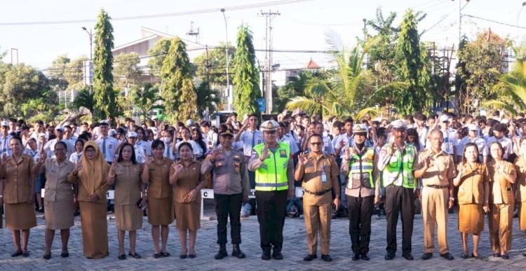 Pimpin Apel Pagi Di Sekolah, Kasat Lantas Polresta Kupang Kota Beri Sejumlah Pesan Kamtibmas