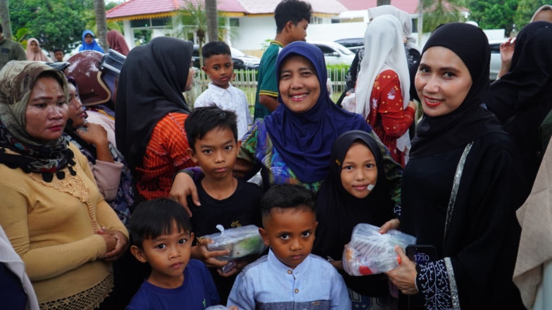 Ny. Endang Syah Afandin Apresiasi Aksi Berbagi Takjil DWP Langkat