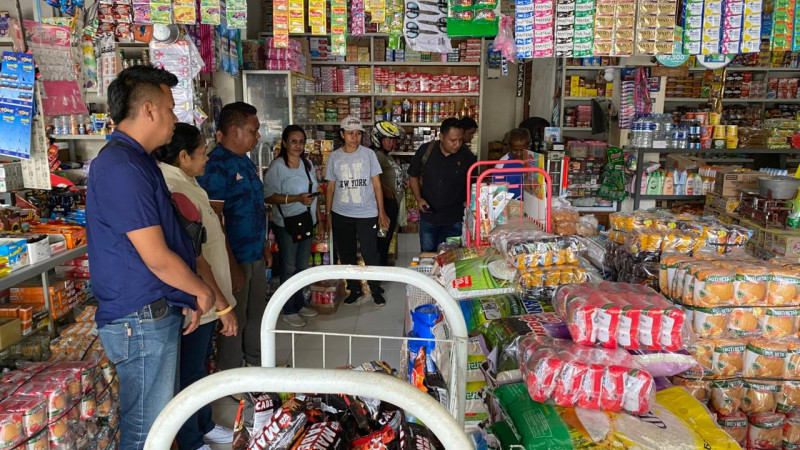 Polres TTU Dan Satgas Saber Sidak Harga Bahan Pokok
