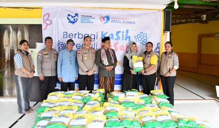 1,5 Ton Beras Disalurkan Polda NTT Bagi Kaum Duafa dan Warga Kurang Mampu