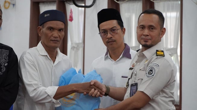Kementerian Imipas Bagikan 1.000 Paket Ramadan di Medan, Bilal Mayit dan Penggali Kubur Jadi Prioritas