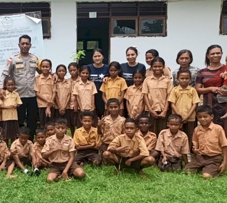 Intensifkan Program Kamis-an, Kapolsek Amfoang Timur Bina Para Siswa di Wilayah Perbatasan