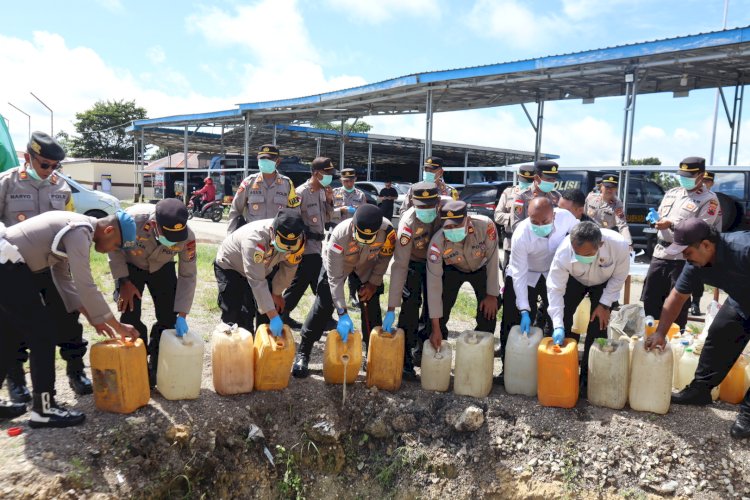 Ribuan Liter Miras Sitaan Dimusnahkan Polres TTS