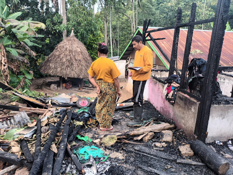 Pemilik Ikut Ibadah, Rumah Warga Di Kabupaten TTS Terbakar