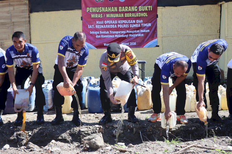 Polres Sumba Timur Musnahkan Miras Lokal Hasil Operasi KRYD Tahun 2025