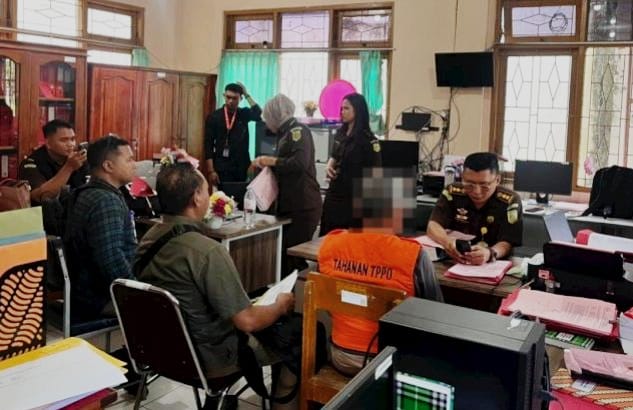 WNI Tersangka Penyelundupan Manusia Diserahkan ke Kejari Kota Kupang