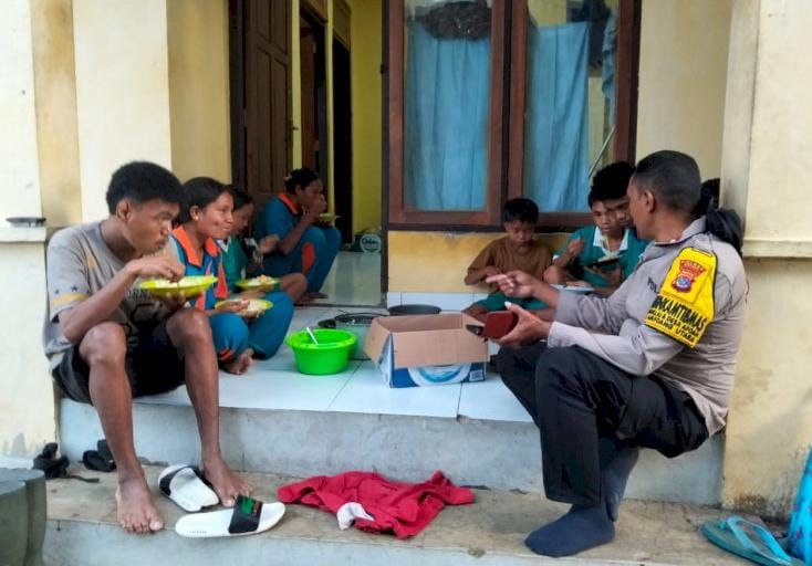 Banjir Meluap, Siswa di Amfoang Utara Harus Menunggu Air Surut Hingga Lapar
