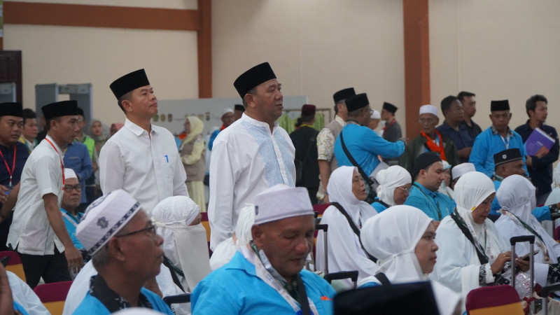 Gubsu Bobby dan Bupati Syah Afandin Lepas Kloter 2 Haji Langkat ke Tanah Suci Mekah