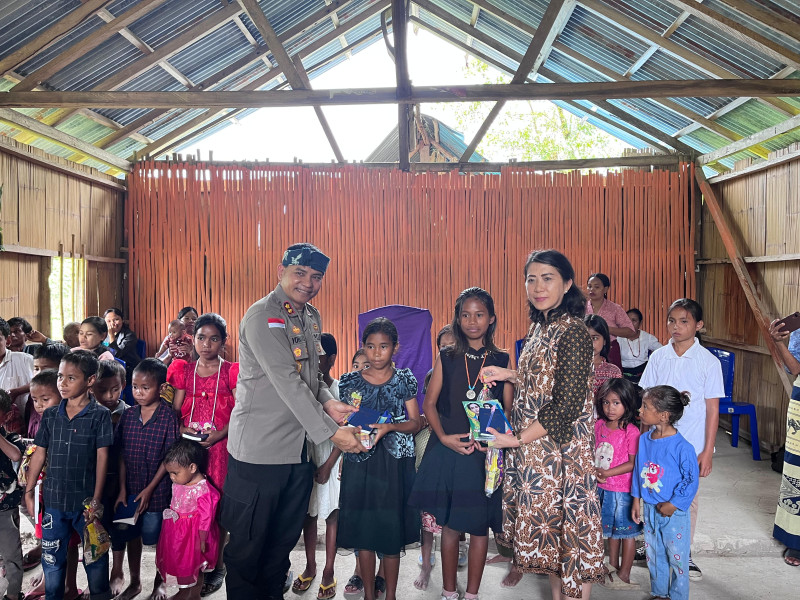Kapolres Sumba Barat Tebar Kepedulian dan Perkuat Kamtibmas Lewat Program Minggu Kasih