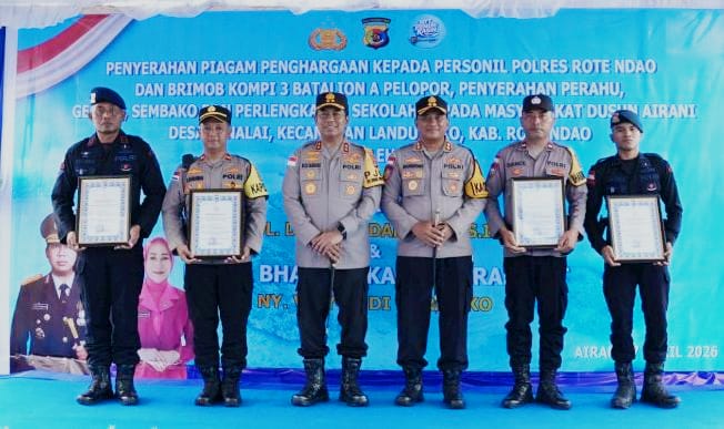 Personil Polres Rote Ndao dan Brimob Polda NTT Penyelamat Paus Pilot Dapat Penghargaan dari Kapolda NTT