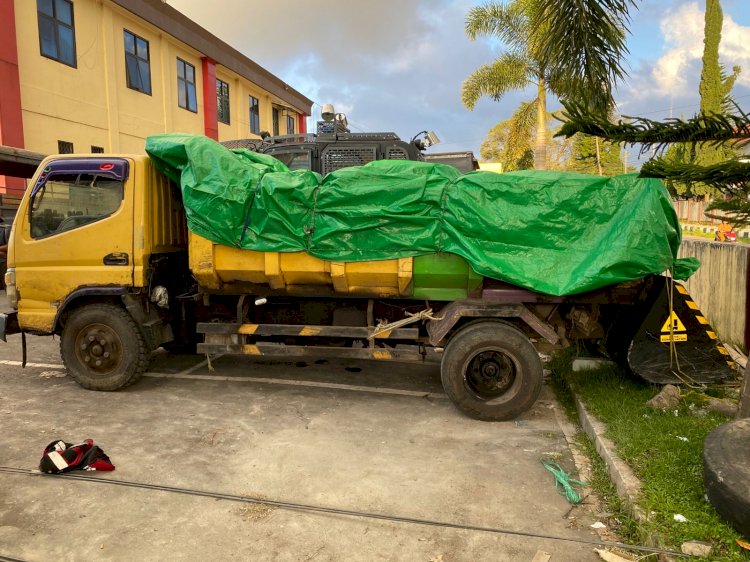 Dump Truk Pengangkut Ribuan Liter BBM Ilegal di Manggarai Diamankan Polisi