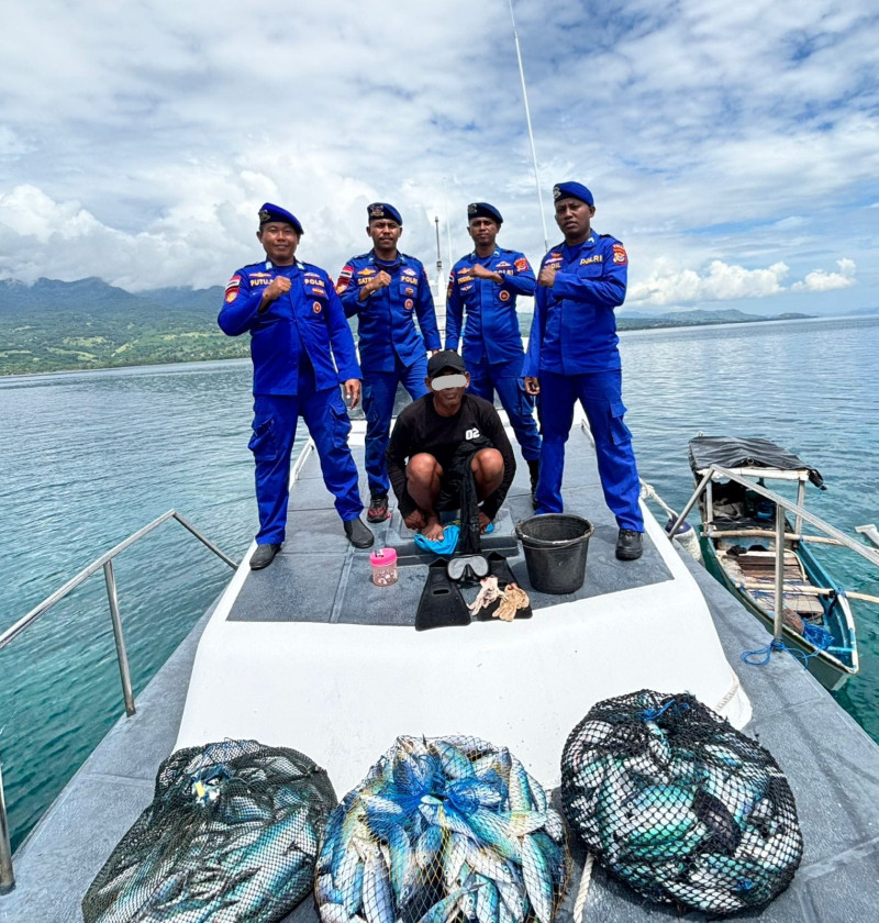 Aksi Bom Ikan di Perairan Maumere Digagalkan Anggota Ditpolairud Polda NTT dan Dua Nelayan Diamankan