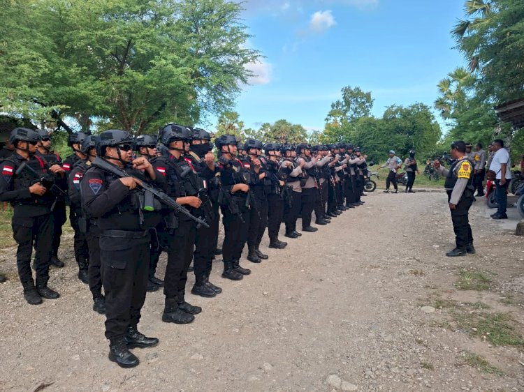 Situasi Kondusif, 100 Personil Polres Kupang Dan Brimob Polda NTT Siaga di Lokasi Bentrok