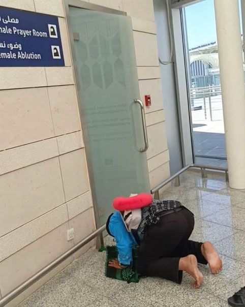 Maraganti Batubara Sujud Syukur saat Tiba di Bandara Madinah, Telah Haji Empat Kali