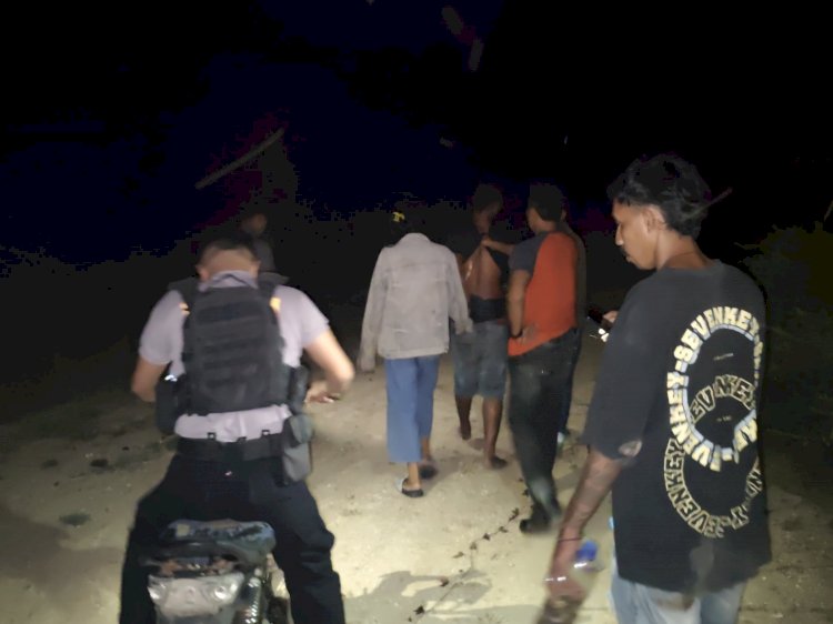 Pacaran Sambil Bawa Parang, Sepasang Remaja di Sumba Barat Daya Diamankan Polisi di Bawah Jembatan