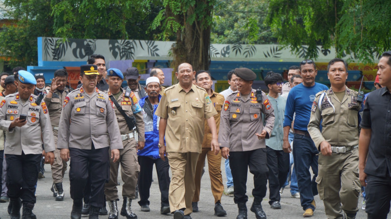 Bupati Syah Afandin Temui Korban Banjir, Siap Perjuangkan Pendataan Ulang Bantuan