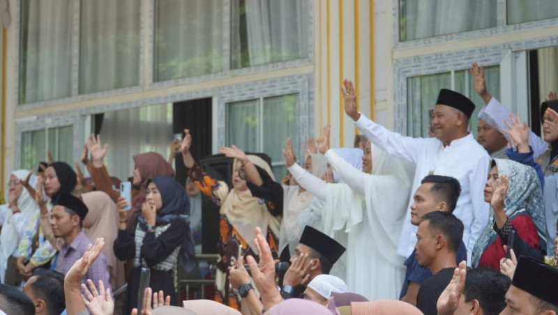 Bupati Syah Afandin Lepas 45 JCH Kloter 4, Titip Doa untuk Langkat dan Indonesia