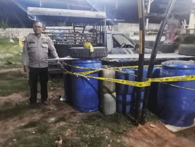 Bongkar Penimbunan BBM, Polres Rote Ndao Amankan 3,2 Ton BBM Solar dari Rumah Pengusaha